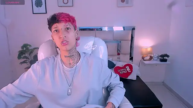 Snapshot of Luci_Rose chatting on September 17, 2025, 1:57 pm Luci Rose online show from September 17, 2025, 1:57 pm