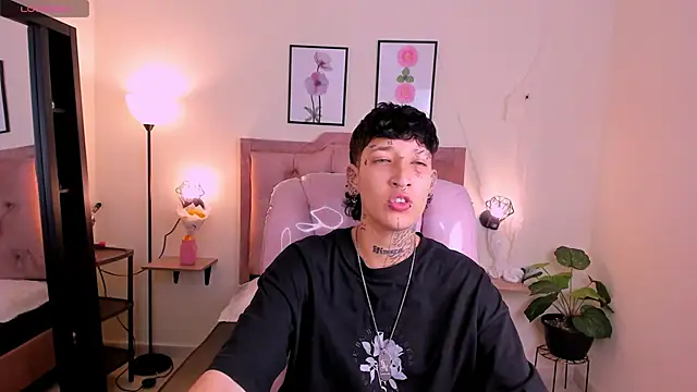 Snapshot of Luci_Rose chatting on October 5, 2025, 3:05 am Luci Rose online show from October 5, 2025, 3:05 am