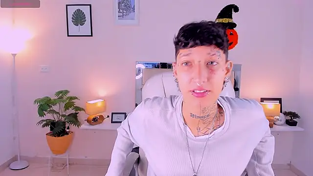 Snapshot of Luci_Rose chatting on October 8, 2025, 2:14 pm Luci Rose online show from October 8, 2025, 2:14 pm