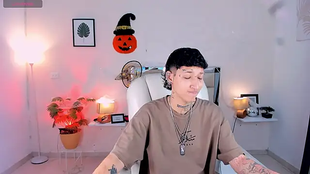 Snapshot of Luci_Rose chatting on October 21, 2025, 2:12 am Luci Rose online show from October 21, 2025, 2:12 am