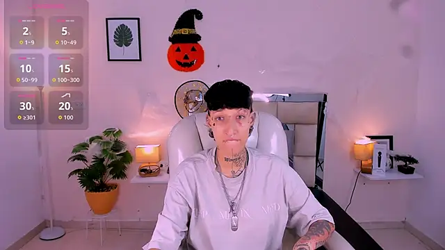 Snapshot of Luci_Rose chatting on October 28, 2025, 2:04 am Luci Rose online show from October 28, 2025, 2:04 am