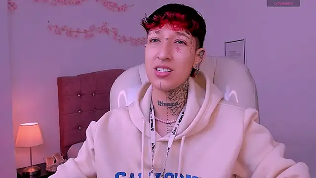 Luci Rose online show from April 24, 2026, 8:00 pm