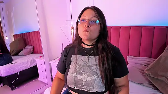 Snapshot of Tessa_Sinclaire chatting on April 2, 2026, 8:28 pm Tessa Sinclaire online show from April 2, 2026, 8:28 pm