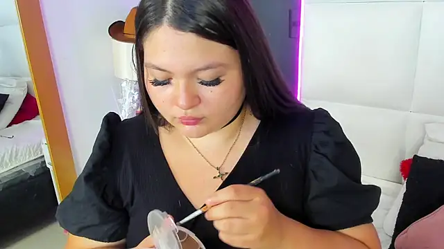 Tessa Sinclaire online show from June 16, 2026, 7:49 pm