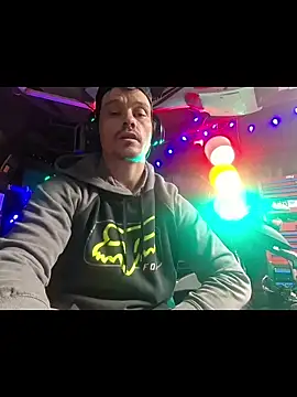 twistafatpipe online show from May 3, 2026, 12:44 pm