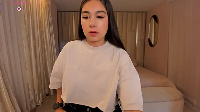 Snapshot of VeronicaBlue chatting on October 15, 2025, 10:04 am VeronicaBlue online show from October 15, 2025, 10:04 am