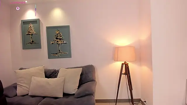 Snapshot of VeronicaBlue chatting on October 27, 2025, 9:24 am VeronicaBlue online show from October 27, 2025, 9:24 am