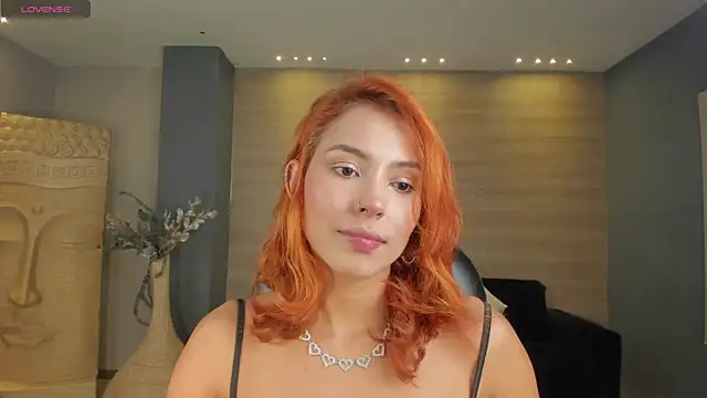 Snapshot of AmberColors_ chatting on October 6, 2025, 7:33 pm AmberColors online show from October 6, 2025, 7:33 pm