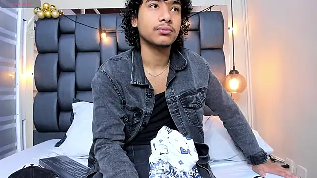 Miriam milf online show from December 4, 2025, 12:25 pm