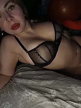 BunnyFoxy777 online show from February 13, 2026, 8:38 pm