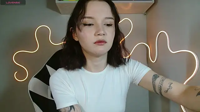 Snapshot of DemiWildcat chatting on October 26, 2025, 10:21 am DemiWildcat online show from October 26, 2025, 10:21 am