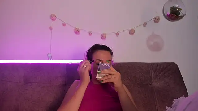 katalella brown1 online show from October 3, 2025, 11:40 am