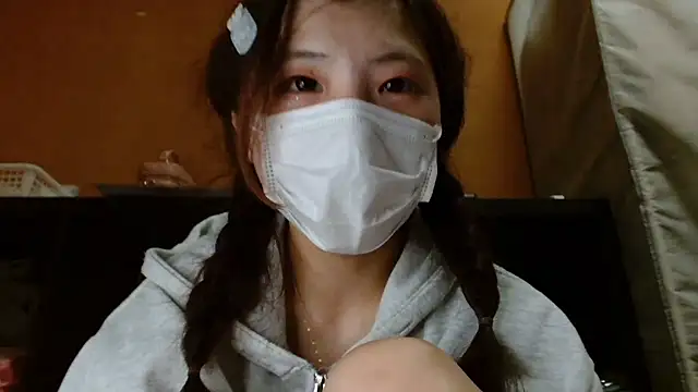 natsumiii online show from September 15, 2025, 5:40 am