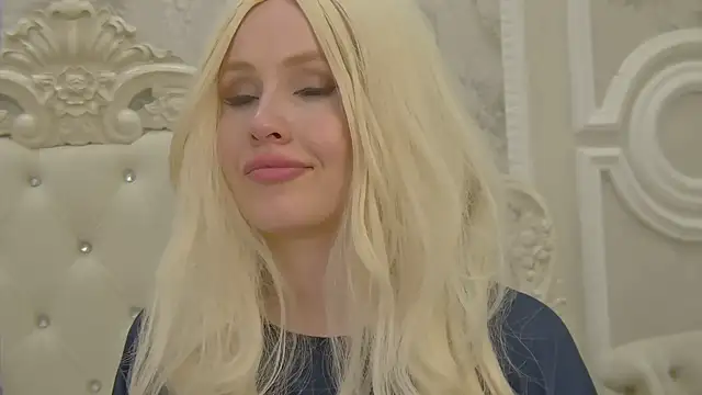 Snapshot of EllieFrosty_ chatting on October 7, 2025, 9:06 am EllieFrosty online show from October 7, 2025, 9:06 am