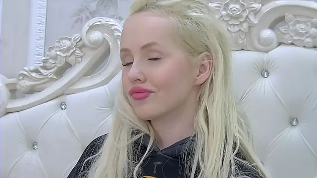 Snapshot of EllieFrosty_ chatting on November 7, 2025, 11:16 pm EllieFrosty online show from November 7, 2025, 11:16 pm