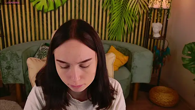 Snapshot of MonikaCarter chatting on September 21, 2025, 10:28 am MonikaCarter online show from September 21, 2025, 10:28 am