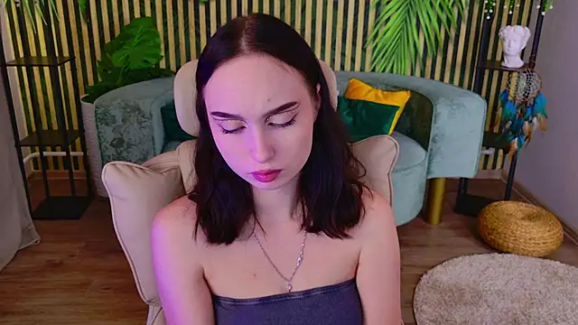 Snapshot of MonikaCarter chatting on October 4, 2025, 10:35 am MonikaCarter online show from October 4, 2025, 10:35 am