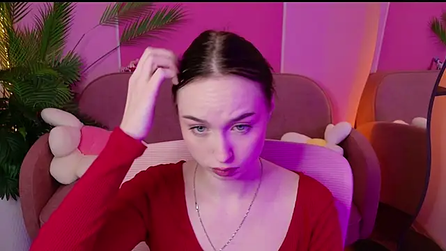 Snapshot of MonikaCarter chatting on October 5, 2025, 11:08 am MonikaCarter online show from October 5, 2025, 11:08 am