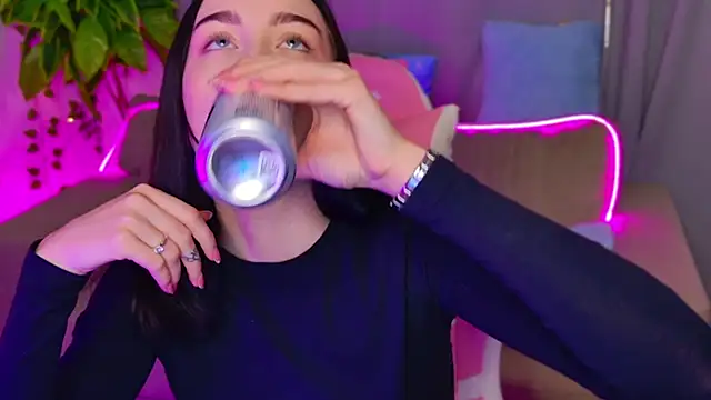 Snapshot of MonikaCarter chatting on October 14, 2025, 11:11 am MonikaCarter online show from October 14, 2025, 11:11 am