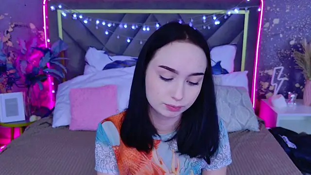 Snapshot of MonikaCarter chatting on October 16, 2025, 11:22 am MonikaCarter online show from October 16, 2025, 11:22 am