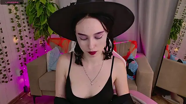 Snapshot of MonikaCarter chatting on October 30, 2025, 2:40 pm MonikaCarter online show from October 30, 2025, 2:40 pm