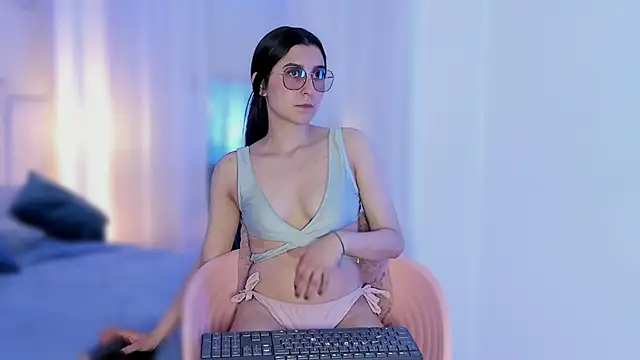 Snapshot of Kitana_Clark chatting on November 1, 2025, 7:38 pm Kitana Clark online show from November 1, 2025, 7:38 pm