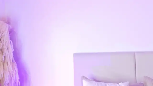 Snapshot of Bella-taylorr chatting on September 18, 2025, 1:46 pm Bella-taylorr online show from September 18, 2025, 1:46 pm