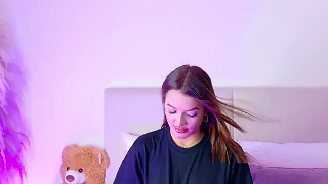 Snapshot of Bella-taylorr chatting on October 7, 2025, 2:14 pm Bella-taylorr online show from October 7, 2025, 2:14 pm