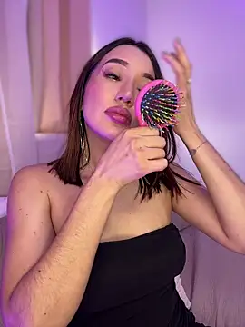 Bella-taylorr online show from May 11, 2026, 2:45 pm