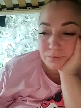 Snapshot of Kiss_Eva chatting on November 16, 2025, 10:21 am Kiss Eva online show from November 16, 2025, 10:21 am