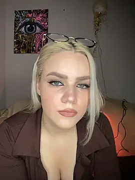 April Purr online show from November 25, 2025, 9:09 am