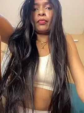 Snapshot of Luna025 chatting on October 4, 2025, 5:27 am Luna025 online show from October 4, 2025, 5:27 am