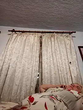 Snapshot of ElenaBeautiful481 chatting on September 9, 2025, 5:23 pm ElenaBeautiful481 online show from September 9, 2025, 5:23 pm