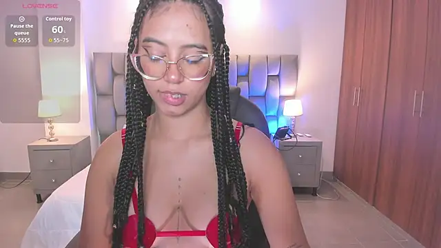 Snapshot of raven_stonee chatting on February 10, 2026, 12:26 am raven stonee online show from February 10, 2026, 12:26 am