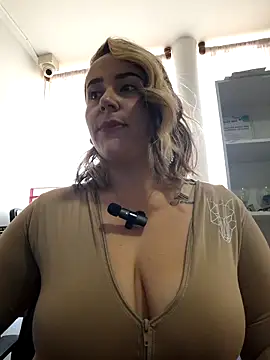 CurvyLust x online show from September 11, 2025, 3:23 pm