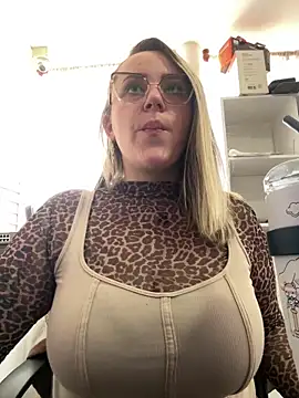 CurvyLust x online show from March 26, 2026, 1:28 pm