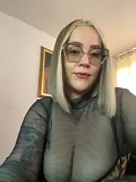 CurvyLust x online show from June 3, 2026, 2:33 pm