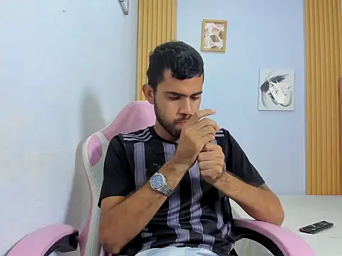 Snapshot of adri_sexboy229 chatting on October 24, 2025, 6:21 am adri sexboy229 online show from October 24, 2025, 6:21 am