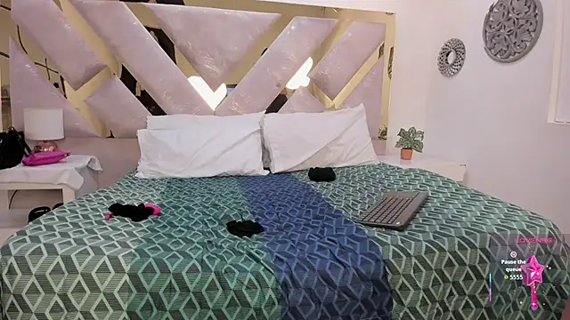 Marianee Rousse online show from September 15, 2025, 10:10 pm