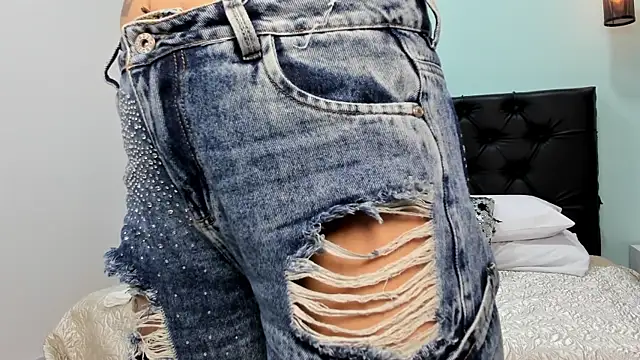 Marianee Rousse online show from November 29, 2025, 8:23 pm