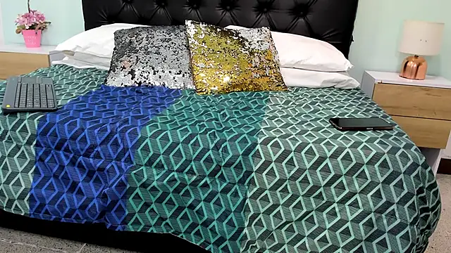 Marianee Rousse online show from December 3, 2025, 11:19 am