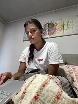 Anna Klein online show from September 12, 2025, 11:32 am