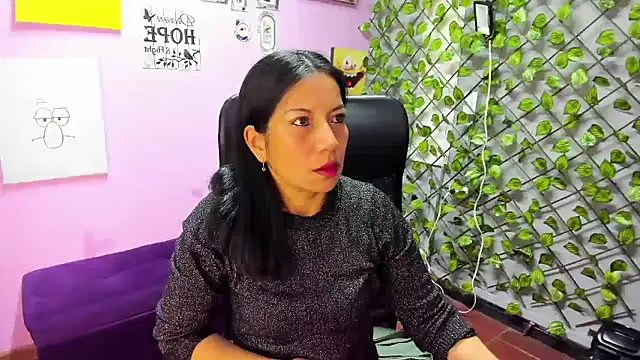 Megan Collinss  online show from January 13, 2026, 1:38 pm