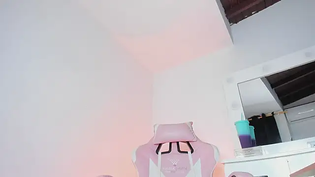 lovingdarcy  online show from March 13, 2026, 11:28 am