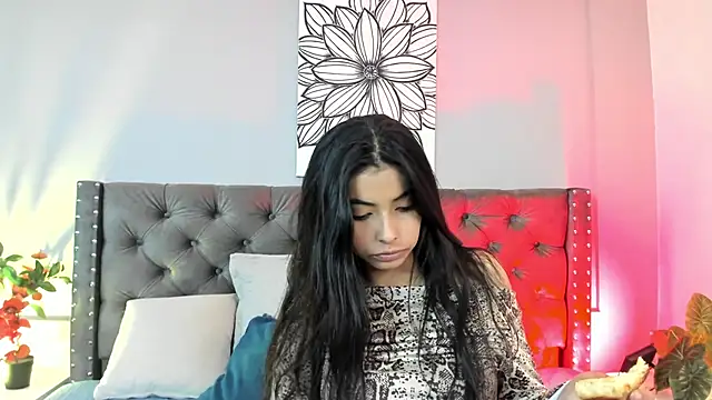sophiielust online show from September 8, 2025, 2:16 pm