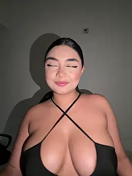 Snapshot of SASHASTRADA chatting on October 17, 2025, 10:45 pm SASHASTRADA online show from October 17, 2025, 10:45 pm