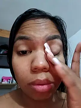 CloeeHills  online show from September 19, 2025, 12:28 pm