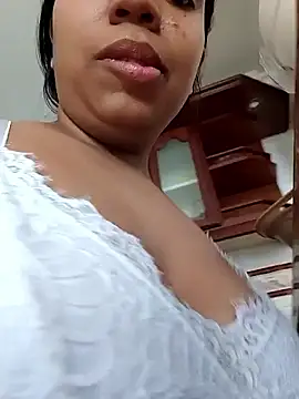 CloeeHills  online show from October 3, 2025, 5:21 pm