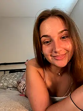 MadilynX777 online show from October 9, 2025, 9:13 pm