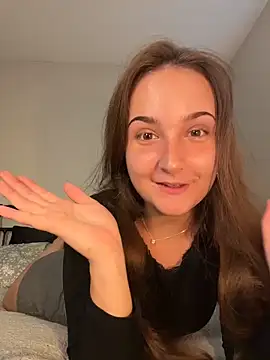 MadilynX777 online show from October 14, 2025, 10:54 pm